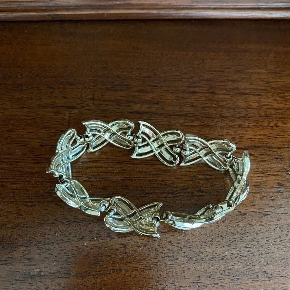 Vintage 80s Gold Tone Braided X Link Bracelet